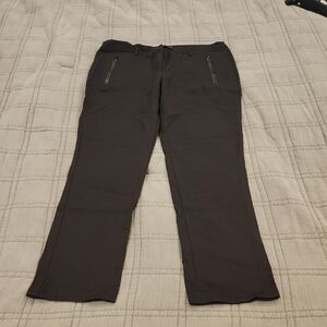 Harve Benard Women's Black Cropped Pants Size 10!